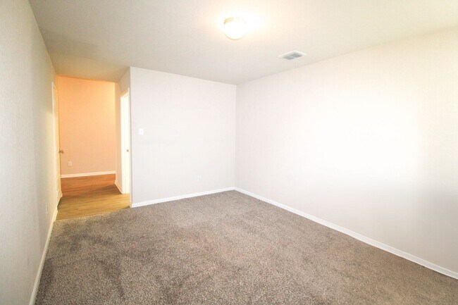 Building Photo - 7043 Diamond Vly