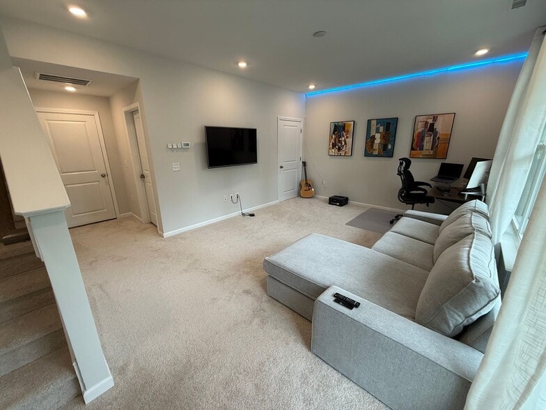 Building Photo - 1228 Commack Dr
