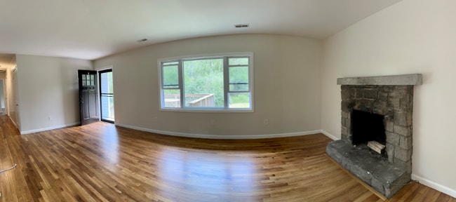 Building Photo - 335 Kent Rd