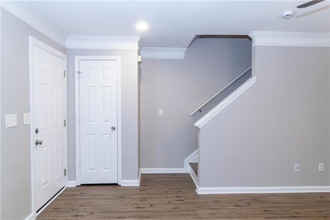 Building Photo - 745 Crestwell Cir