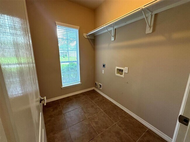 Building Photo - 2047 Lulach Ln