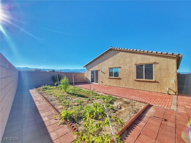 Building Photo - 5652 Redwood St