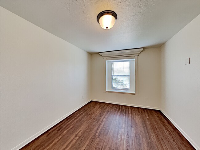 Building Photo - 6550 Garden Trail Ct