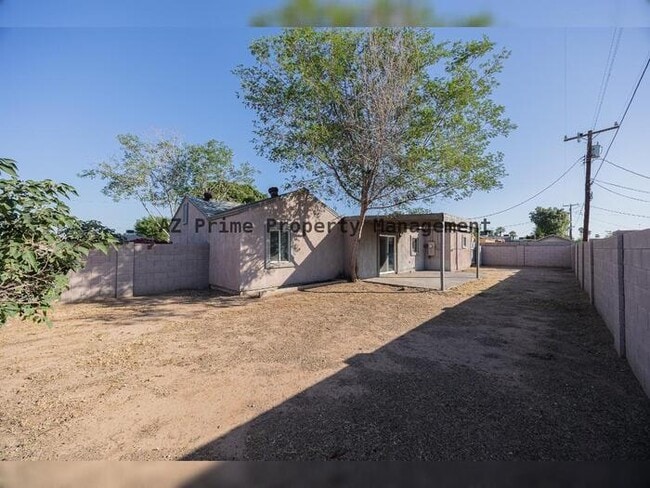 Building Photo - 1619 E Whitton Ave