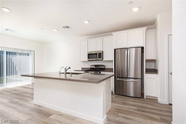 Building Photo - 9583 Noah Pointe Ave