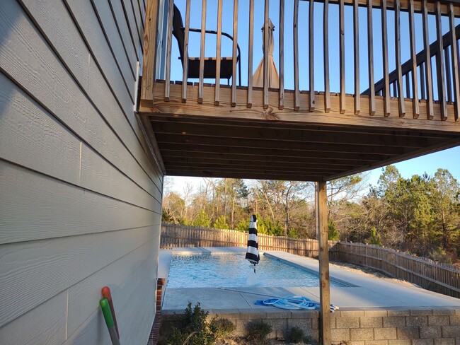 Building Photo - Superlative 6 Bedroom, 5 Bathroom Home in ...