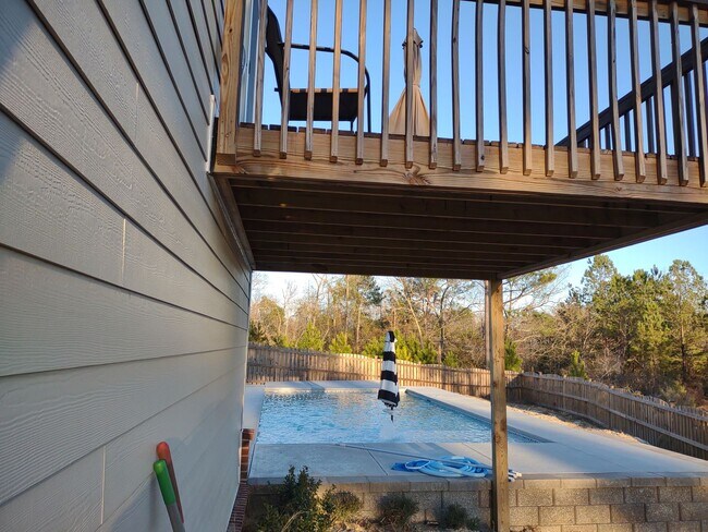 Building Photo - Superlative 6 Bedroom, 5 Bathroom Home in an Upscale Community!