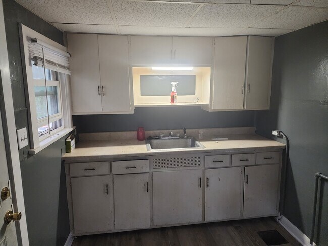 Building Photo - 709 Ann St