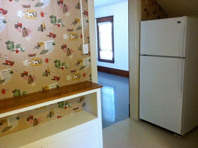 Building Photo - 2500 Fuller Ave NE