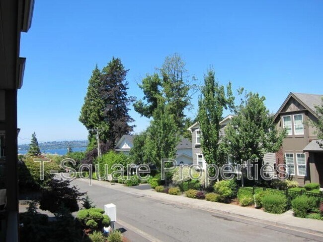 Building Photo - 325 5th Ave S