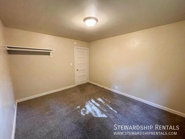 Building Photo - 1648 E 24th Ave