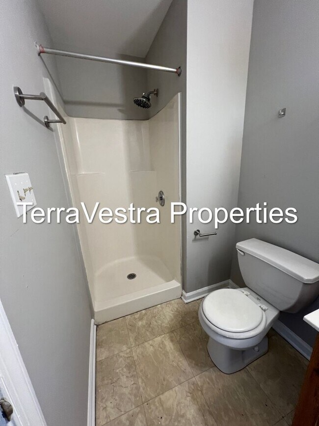 Building Photo - 1100-1102 Buck Street