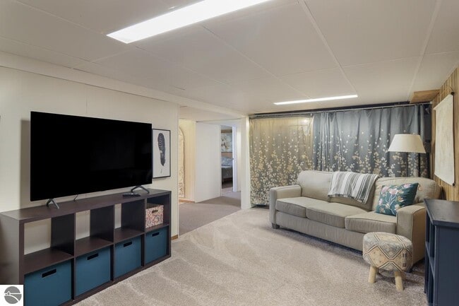 Building Photo - 7079 Hawley Rd