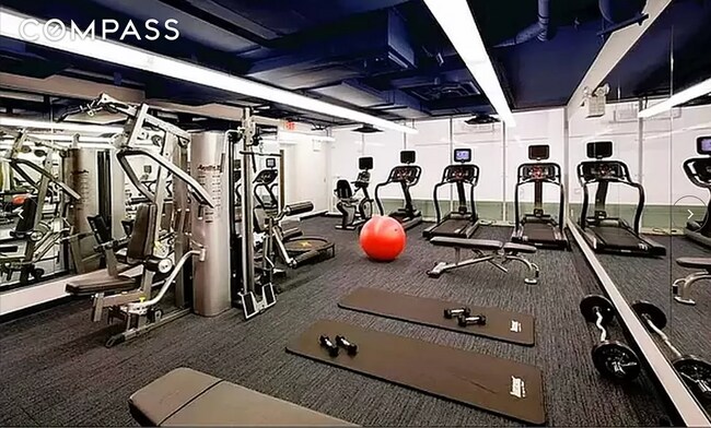 Building Photo - 306 Gold St