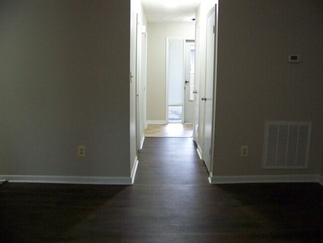 Building Photo - BARTON'S LANDING