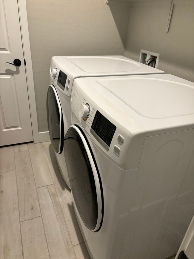 Building Photo - 104 Barton Bay Ave