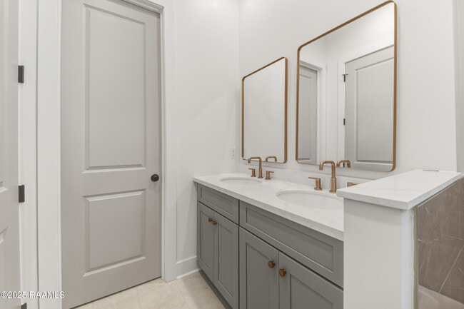 Building Photo - 119 Mayberry Grv St