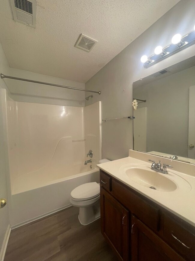 Building Photo - Available NOW in Snowden Grove Area!  3 BR...