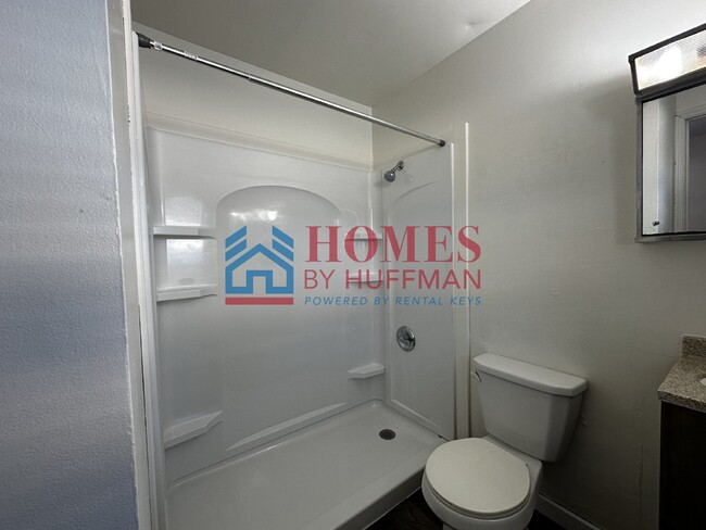 Building Photo - One Bedroom Apartment | Fort Branch