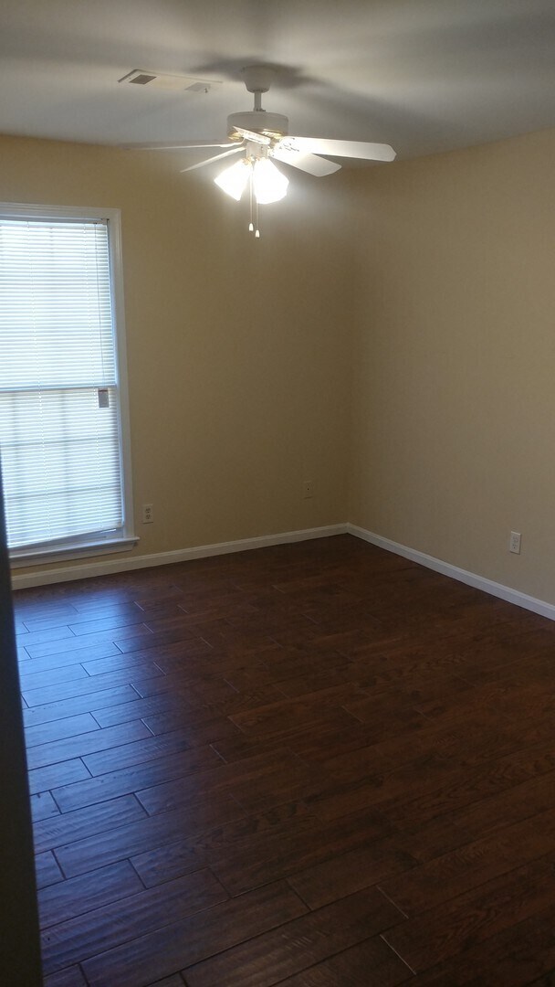 Building Photo - Nice 4 Bedroom 2 Bath Property Near Tuscaloosa/Cottondale Area