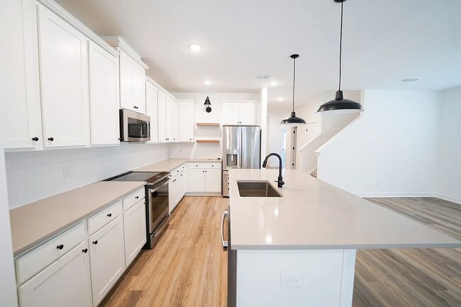 Building Photo - 136 Kingswood Ter