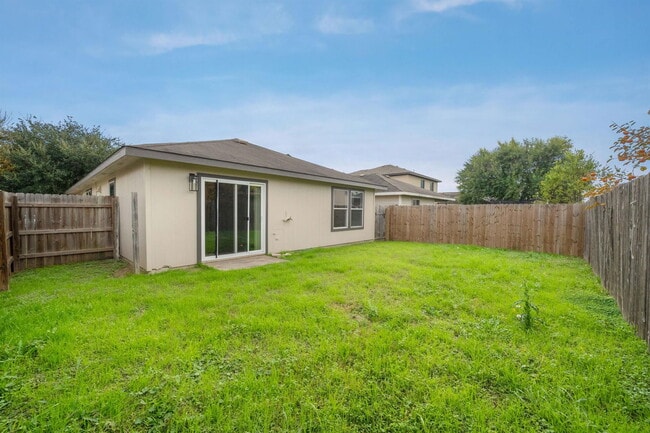 Building Photo - 3002 Crownover St