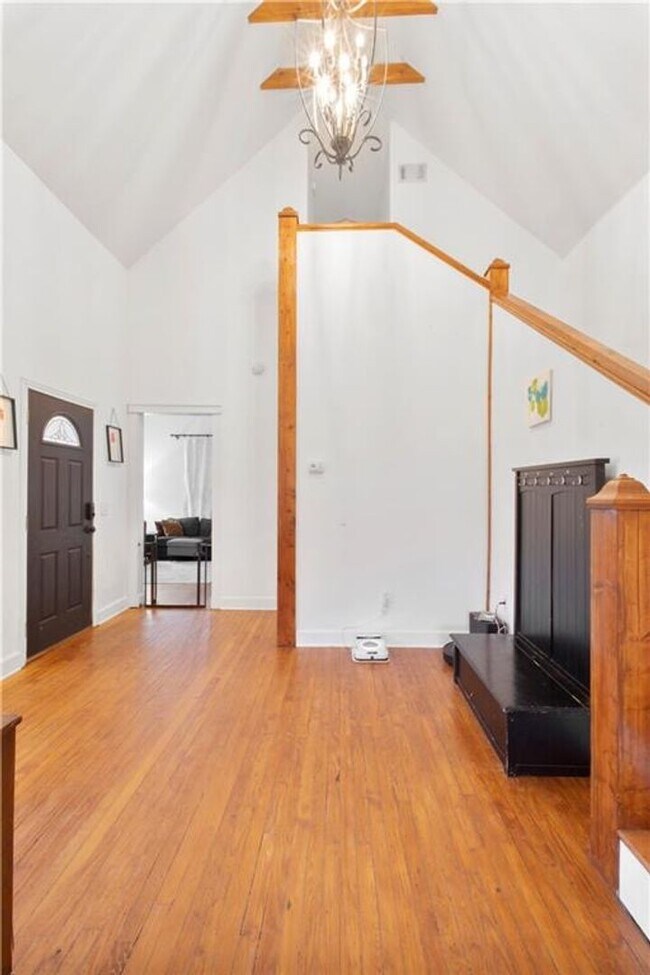 Building Photo - Cozy 4 Bed, 3 Bath Home Near Downtown Opelika!