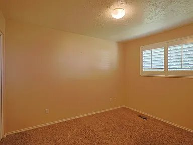 Building Photo - 132 S Larkin Ln