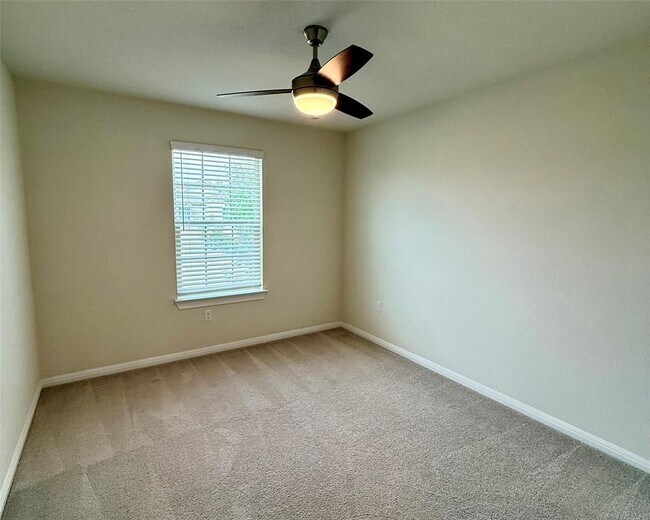 Building Photo - 14004 Hedera Dr
