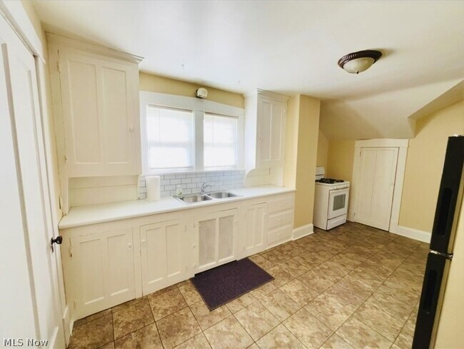 Building Photo - 3114 Neosho Rd