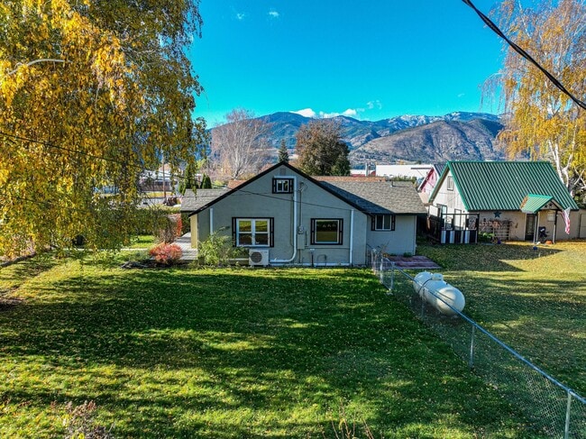 Building Photo - 3-Bedroom Home- Pets Allowed with Approval