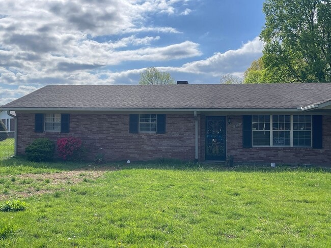 Building Photo - Large home in Pigeon Forge