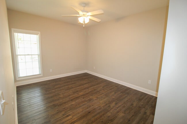 Building Photo - 33 Grove Cir