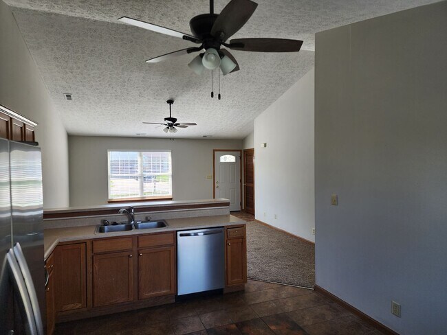 Building Photo - Newly Renovated! 3 Bedroom, 2 Bath, 2 Car ...
