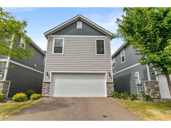 Building Photo - 397 Rum River Wy
