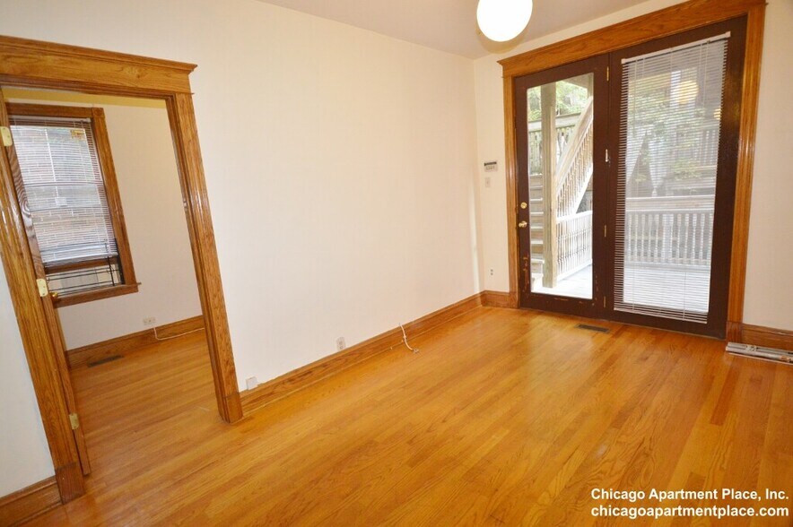 Building Photo - 638 W Drummond Pl