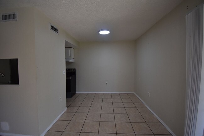 Building Photo - 2 Bed/2 Bath, 2nd Floor Condo at Marbeya C...