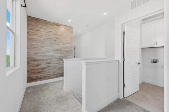 Building Photo - Dream Home Alert: 5 Bedrooms of Pure Comfo...