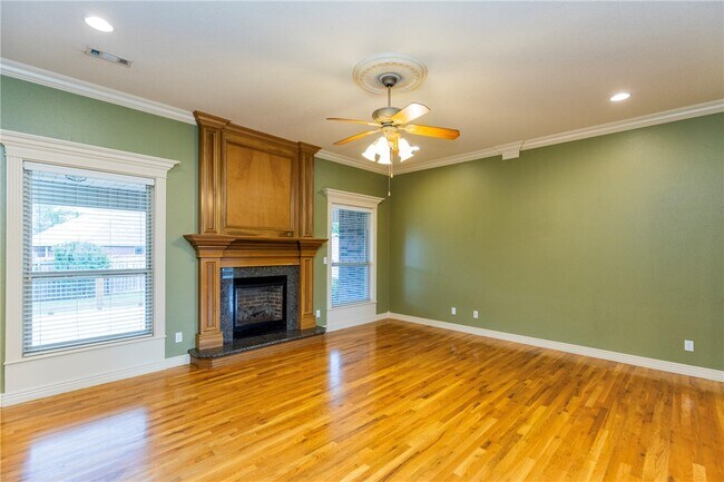 Building Photo - 2308 SW Chinquapin Ave