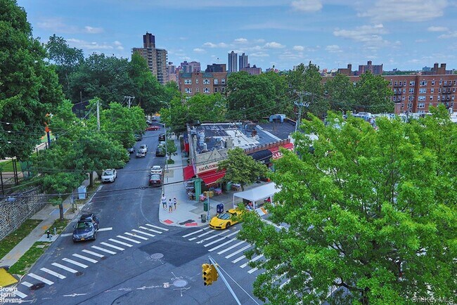 Building Photo - 3751 Riverdale Ave