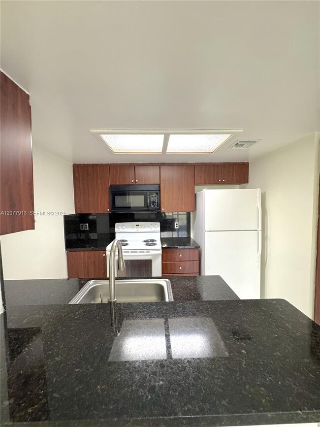 Building Photo - 3252 Coral Lake Ln