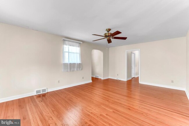 Building Photo - 915 Springhaven Rd