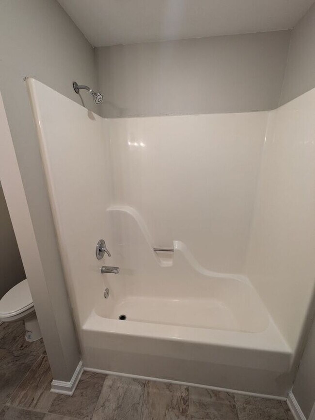 Building Photo - 2BD/1.5BA Townhome in Strawberry Patch Complex