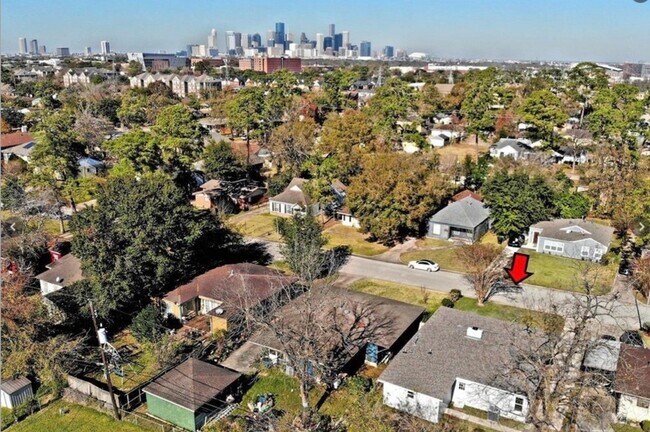 Building Photo - 3834 Rosedale St