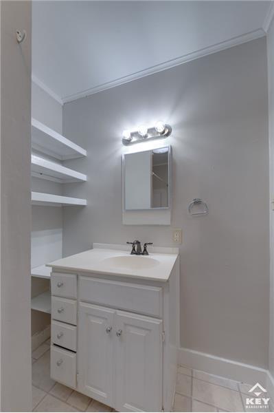 Building Photo - 705 S Pershing Ave