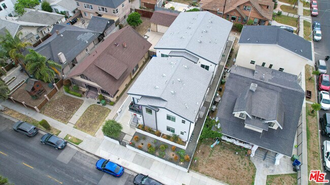 Building Photo - 3955 1/2 S Budlong Ave