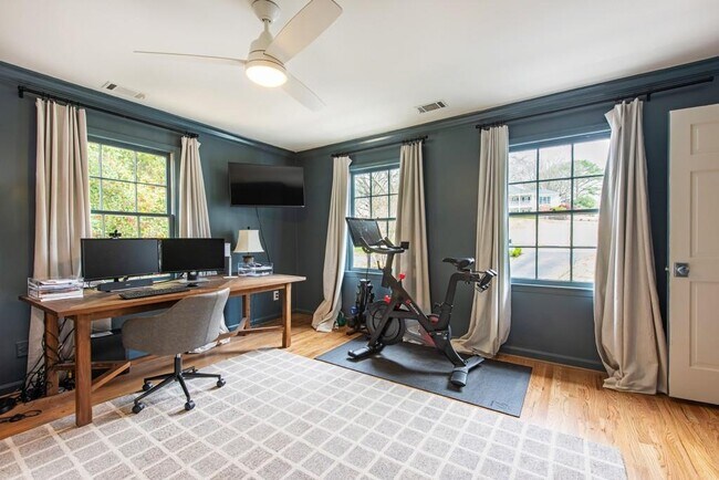 Building Photo - 3211 Circle Oaks Dr SE