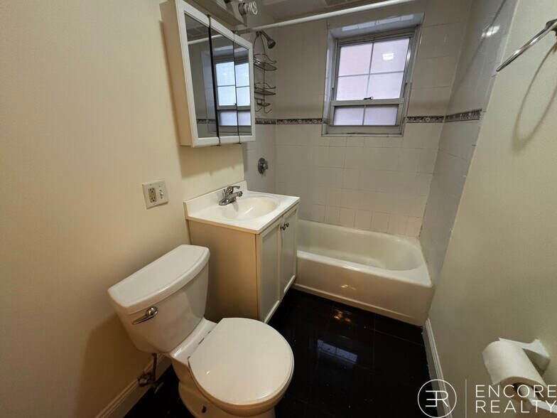 Building Photo - 1555 Beacon St