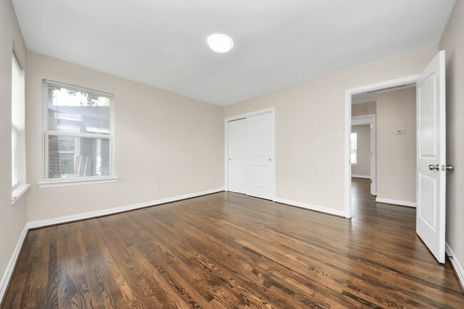 Building Photo - 608 Thomas Ave