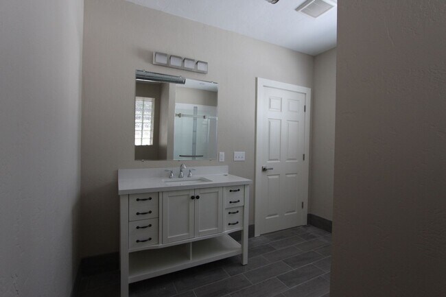 Building Photo - 1117-1119 S. Braddock Ave.